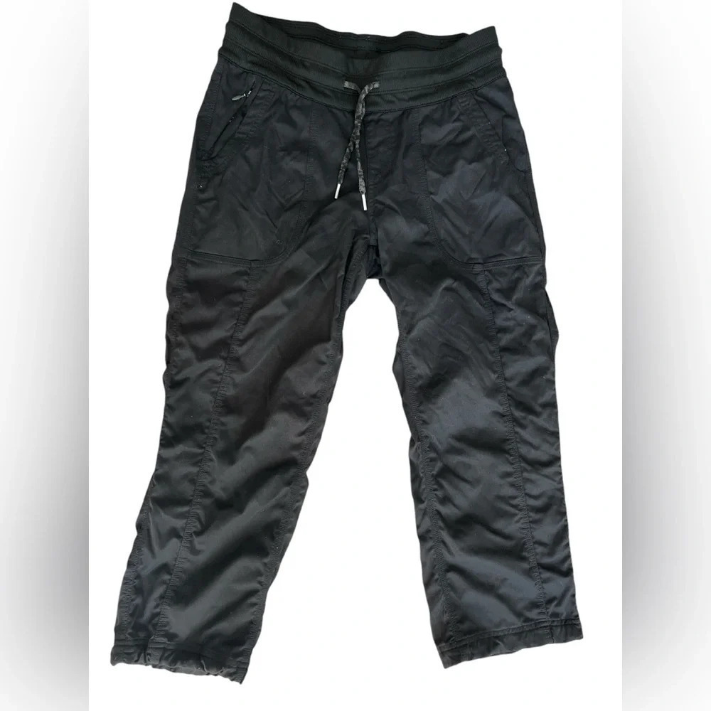 The North Face Ladies Capri Performance Wear Pants Black Size Small
